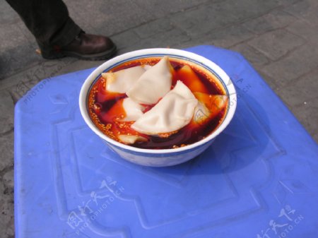 美味饺子红汤图片