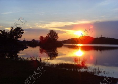 长湖落日图片