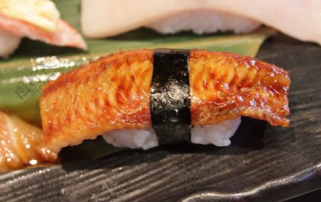 三文鱼鱼排寿司图片