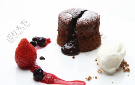 法式甜品溶岩巧克力蛋糕图片