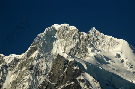 贡嘎雪山图片