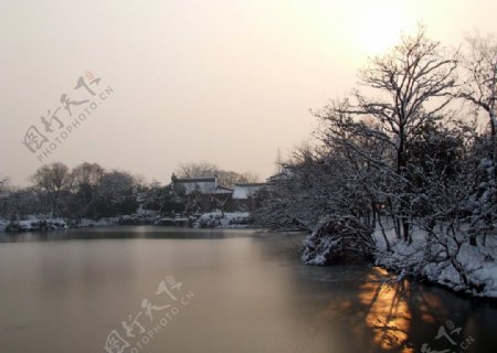 冬日湖色图片