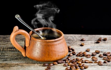 木桌热咖啡咖啡豆图片