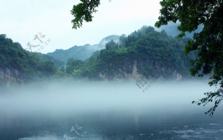 清江之雾图片