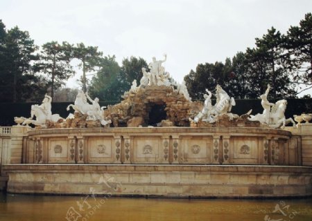 维也纳美泉宫皇家花园海神喷泉