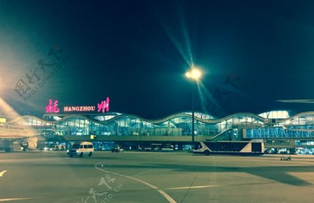 暮色中的杭州机场