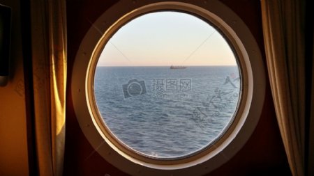 海上轮船窗外景观