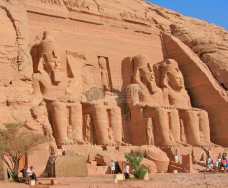 巨型埃及雕塑
