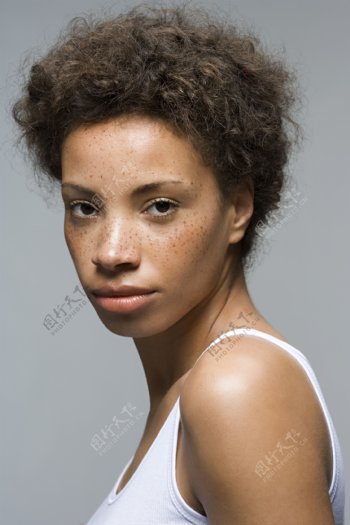 卷发造型黑人女性图片