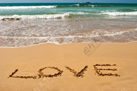 LOVE沙滩印迹图图片
