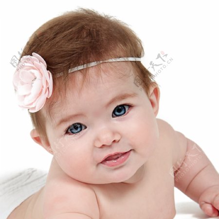 头戴花朵的女宝宝图片