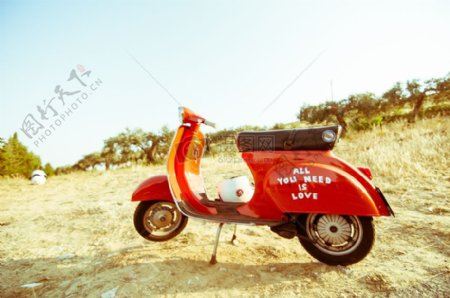 天空红色爱树山汽车摩托车胡蜂所有的你需要的是爱