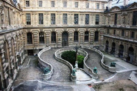 巴黎的卢浮宫