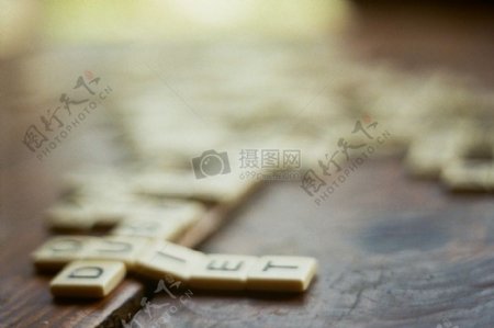 印有字母的木块
