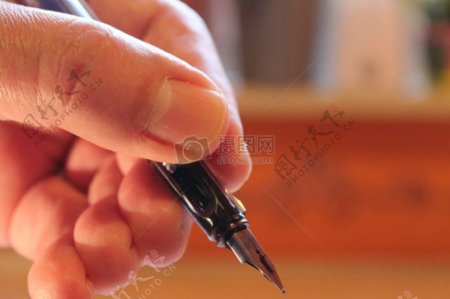 手指尖的钢笔