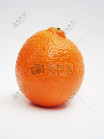 新鲜圆润的橙子