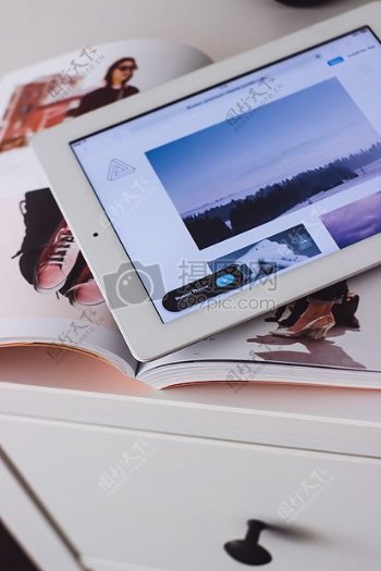 苹果的iPad鞋子白色粉红色书籍网络杂志UItumblr