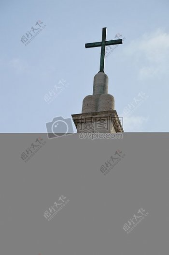 在教堂的顶部雕塑