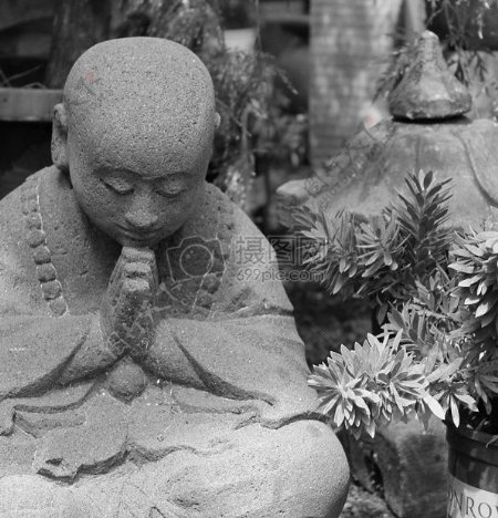 佛教雕像院子里艺术户外艺术宗教雕塑文化亚洲和平