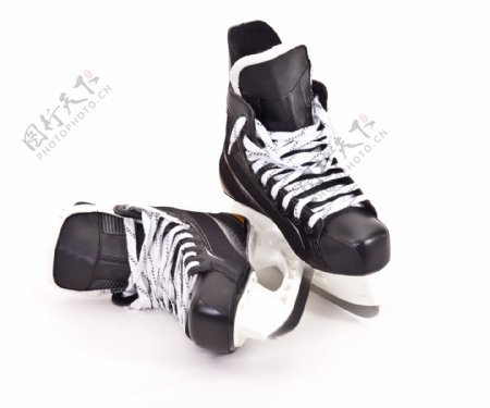 黑色溜冰鞋图片