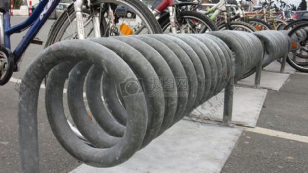 街道上的自行车架