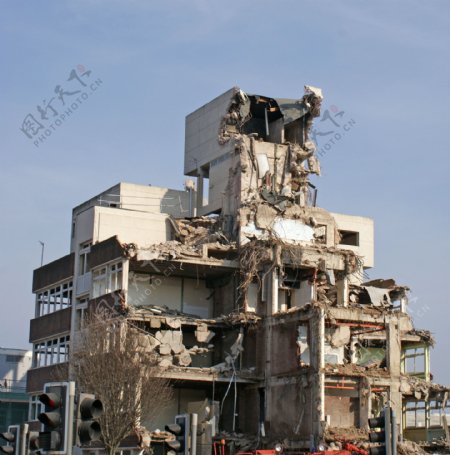倒塌的房屋图片