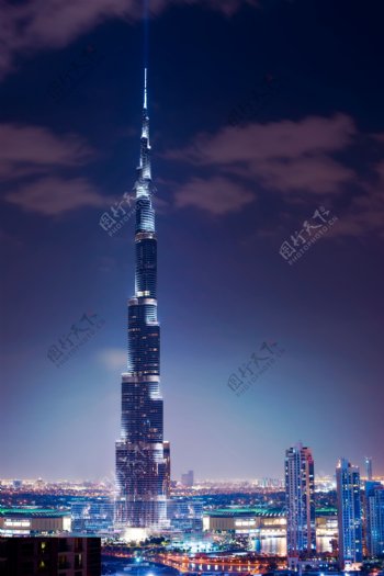 高大建筑夜景