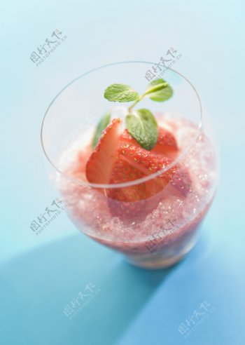 草莓炒冰高清图片