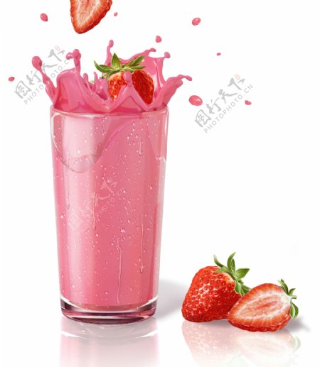 杯子内的果汁和草莓图片