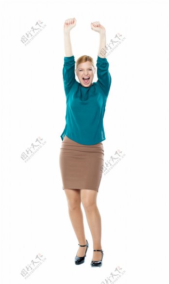举起拳头兴奋的女人图片