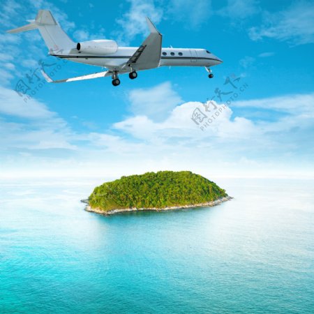 海岛上空的飞机