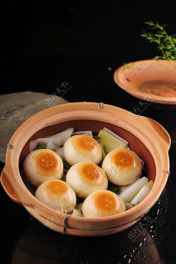 砂锅焗叉烧包图片