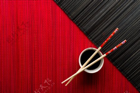 调味碟与筷子图片