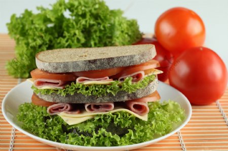 西红柿青菜汉堡包图片