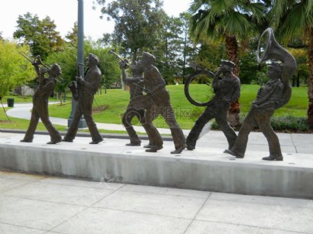 公园里的乐团雕塑