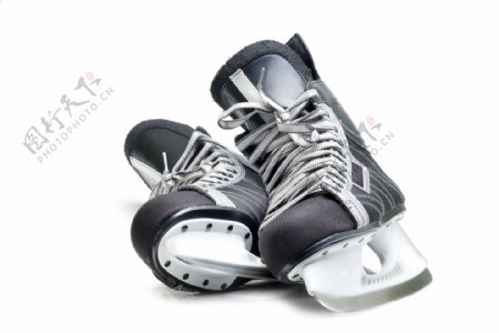 一双滑冰鞋图片