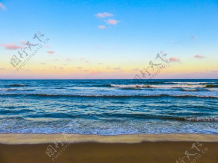 唯美蓝色海岸风景图片
