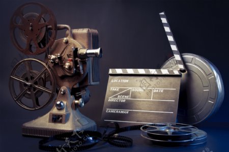 一套古老的电影放映机和影带图片