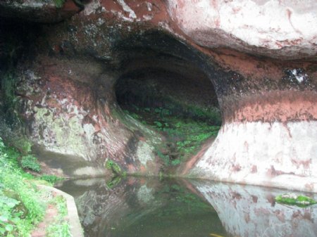 神秘山洞图片
