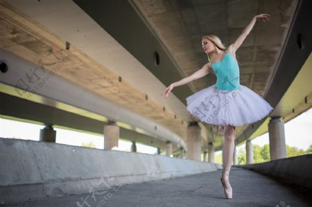 跳芭蕾的性感女孩图片