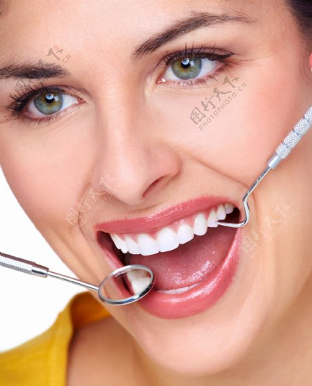 检查护理牙齿的美女图片