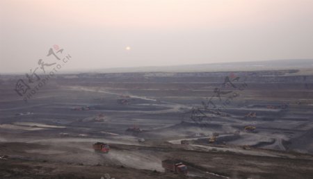 露天煤矿生产现场图片