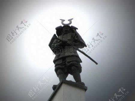 站立的战士雕塑