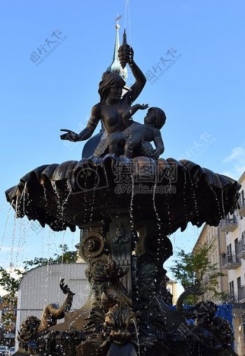 喷泉中的雕塑