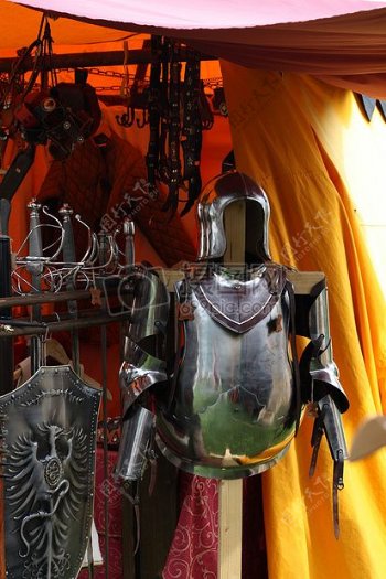 中世纪骑士盔甲