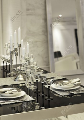 沉稳欧式餐桌西餐餐具设计图片素材