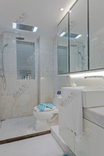 现代简约浴室白色大理石墙面效果图