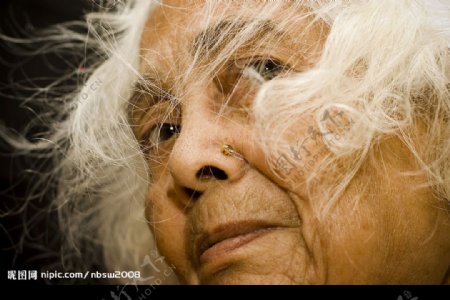印度白发老妇人
