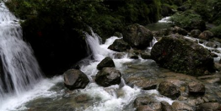 瀑布溪流石头河流流水