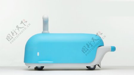 蓝色的玩具鲸鱼小车jpg素材